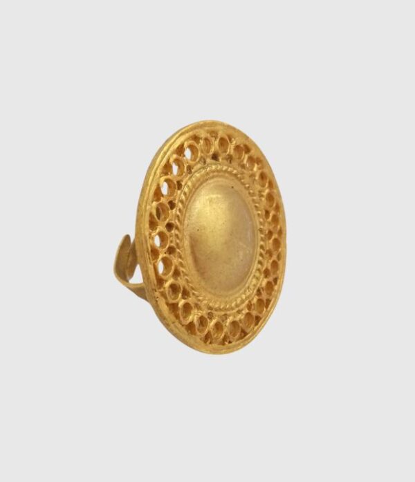 Anillo con diseño precolombino y baño en oro de 24 quilates