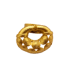Anillo precolombino Calima inspirado en nariguera ceremonial, elaborado en baño de oro de 24k, talla ajustable.