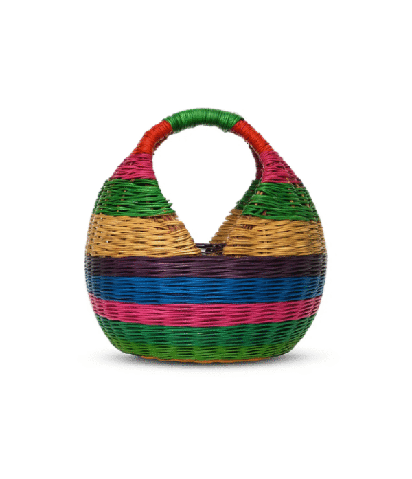 Canasto artesanal en esparto tejido a mano en Cerinza, Boyacá, con tonos fucsia, verde, azul y natural, capacidad para 30 huevos.