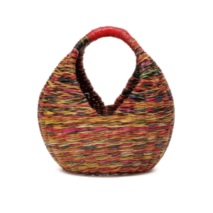 Canasto artesanal en esparto tejido a mano en Cerinza, Boyacá, con mezcla de colores vivos y capacidad para 30 huevos.