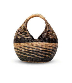 Canasto artesanal en esparto natural y negro, tejido a mano en Cerinza, Boyacá, con capacidad para 30 huevos.