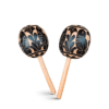 Maracas artesanales de totumo tallado y madera, con diseños de aves del Caribe colombiano, elaboradas a mano por artesanos.