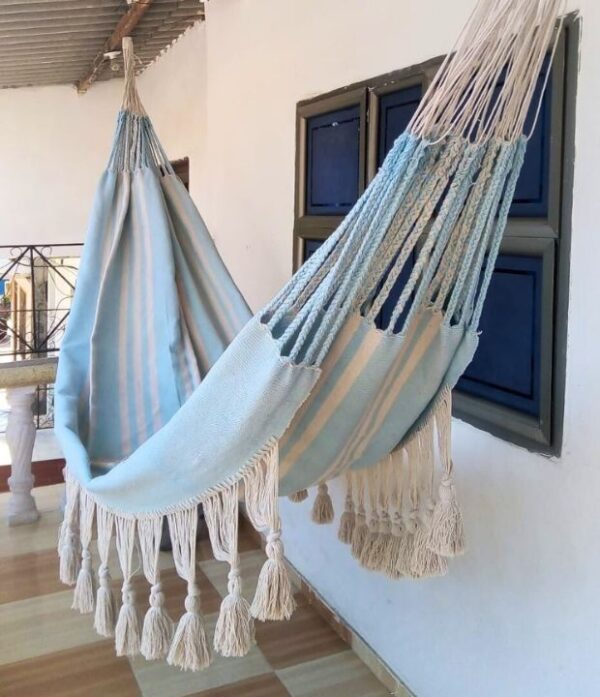 Hamaca artesanal con flecos en macramé