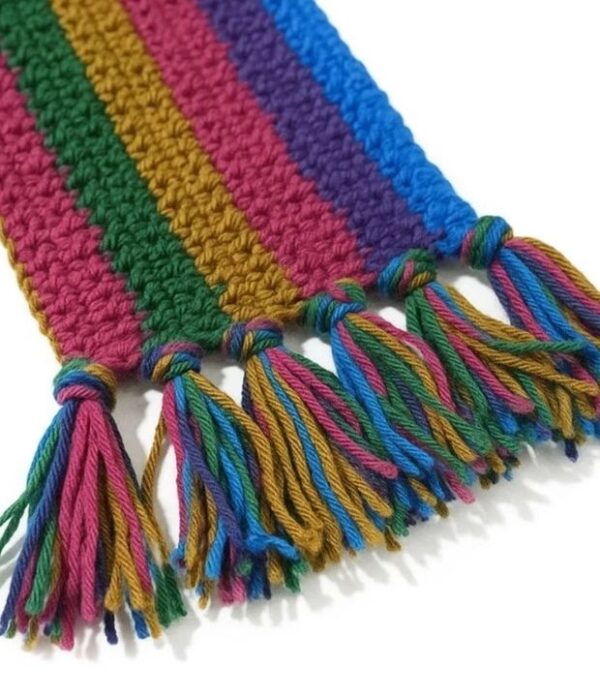 Bufanda unisex tejida a mano en acrílico con franjas de colores y flecos