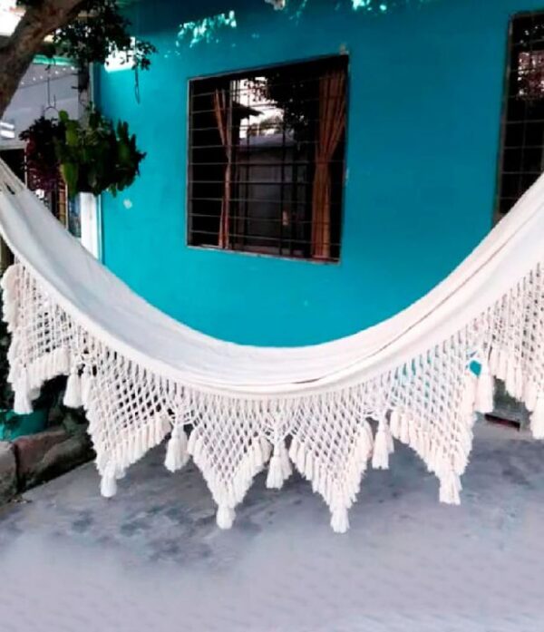 Hamaca artesanal con flecos en macramé