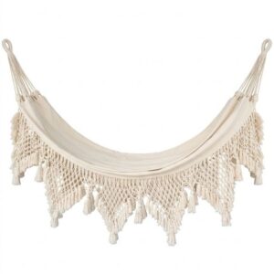 Hamaca de macramé tejida a mano en algodón color crudo con flecos artesanales