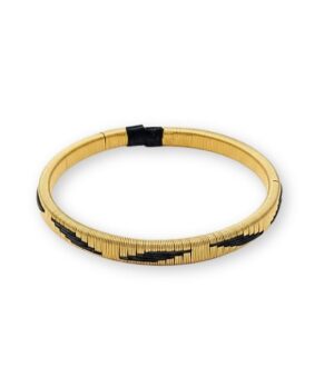 Pulsera de cobre dorado y werregue negro tejida a mano por artesanos Wounaan del Chocó