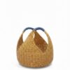 Canasto de esparto con asas azules tejido a mano Canasto de esparto con asas azules tejido a mano por artesanos en Boyacá