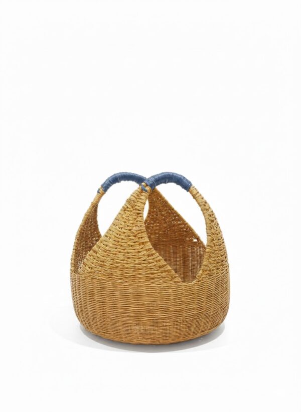 Canasto de esparto con asas azules tejido a mano Canasto de esparto con asas azules tejido a mano por artesanos en Boyacá
