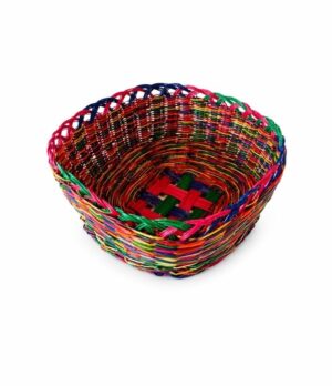 canasto de esparto multicolor tejido a mano