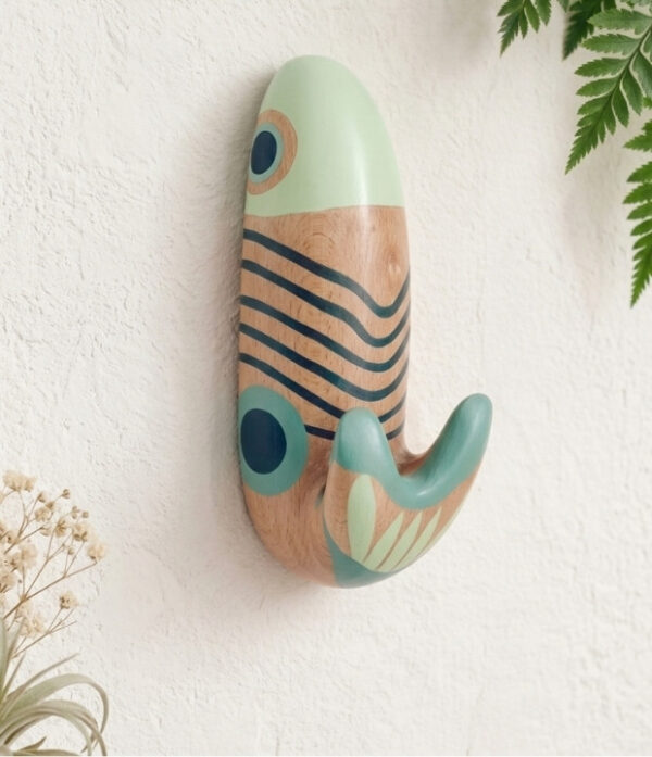 perchero pez lunar madera artesanal tallado a mano