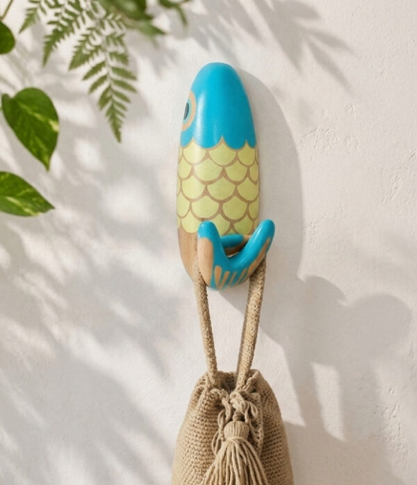 perchero pez escamas madera artesanal tallado a mano