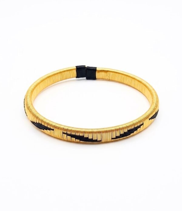 Pulsera de cobre dorado artesanal diseño Marfil elaborada en Colombia