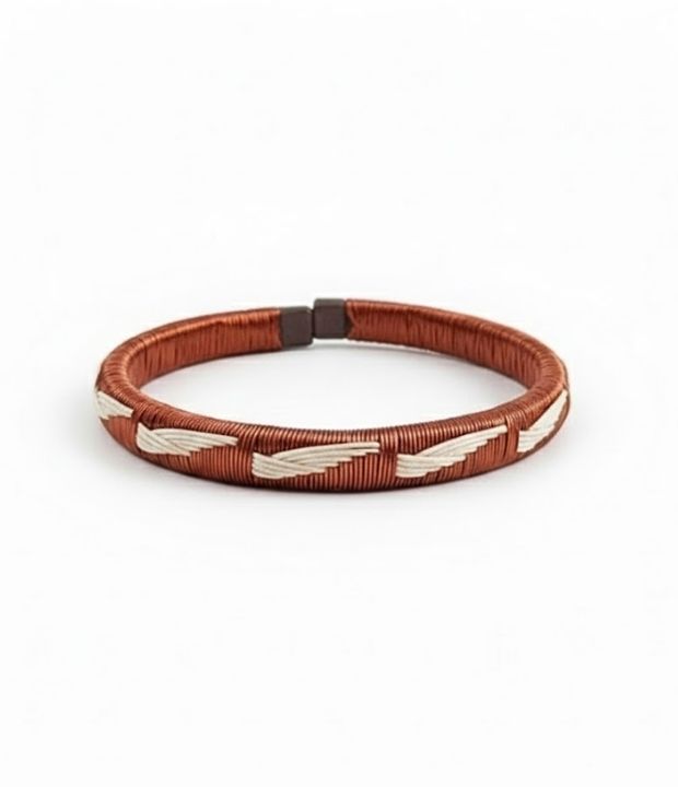 Pulsera de cobre artesanal diseño Alas elaborada en Colombia