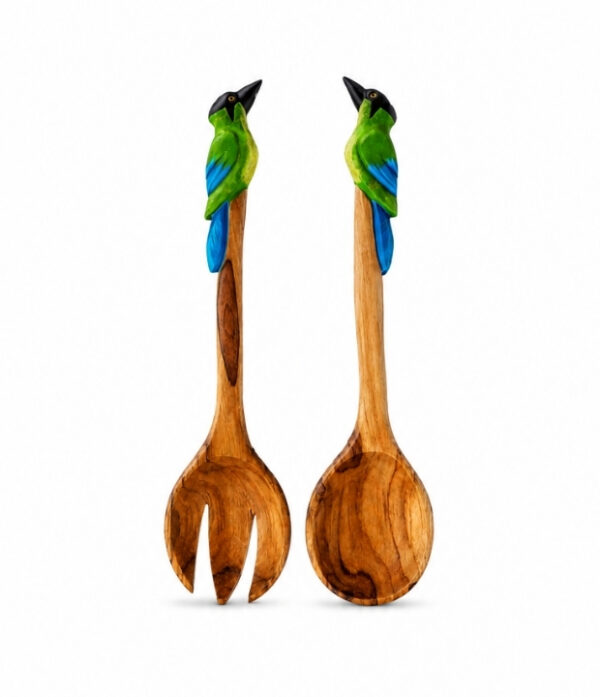 Cubiertos para ensalada artesanales en madera teca reforestada con diseño de barranquero, elaborados a mano en Galapa, Atlántico.