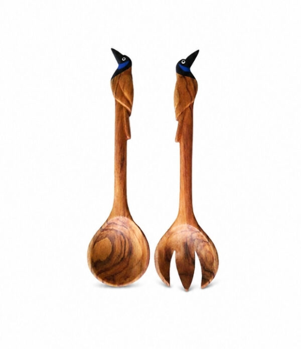 Cubiertos para ensalada artesanales en madera teca reforestada con diseño de mariamulata, elaborados a mano en Galapa, Atlántico.