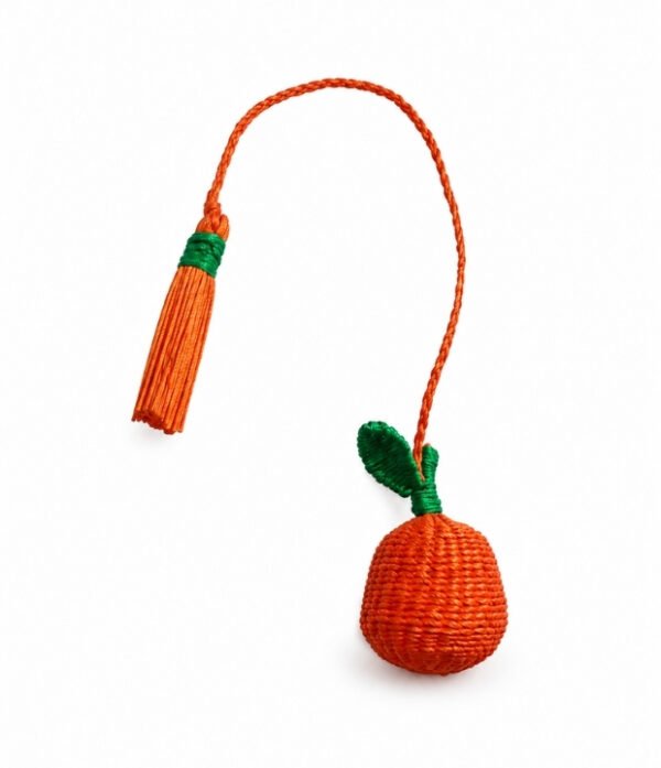 Charm para bolso de naranja en palma de iraca Charm para bolso con diseño de naranja tejido a mano en palma de iraca