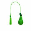 Charm para bolso de pera en palma de iraca Charm para bolso con diseño de pera tejido a mano en palma de iraca