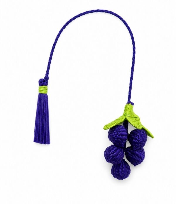 Charm para bolso de uvas en palma de iraca Charm para bolso con diseño de uva tejido a mano en palma de iraca