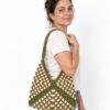 Bolso tejido a crochet verde militar y beige con cargadera ancha