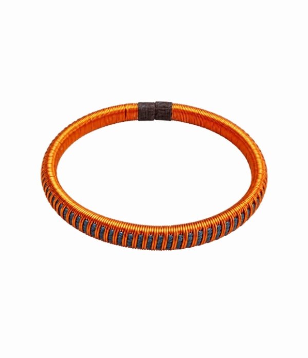 Pulsera de cobre y werregue negro diseño Palitos Pulsera de cobre y werregue negro con líneas negras delgadas